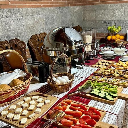 Brilant Antik Hotel Тирана Екстериор снимка