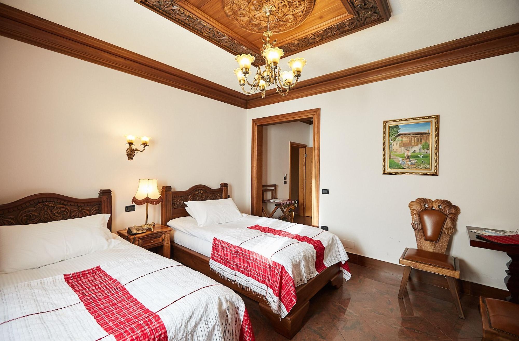 Brilant Antik Hotel Тирана Екстериор снимка