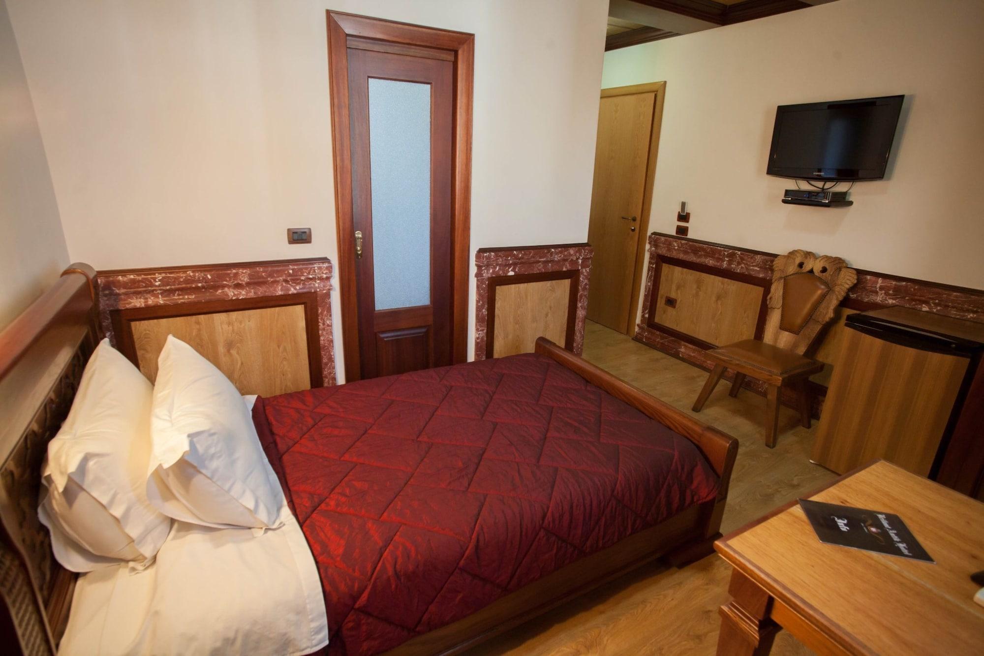 Brilant Antik Hotel Тирана Екстериор снимка