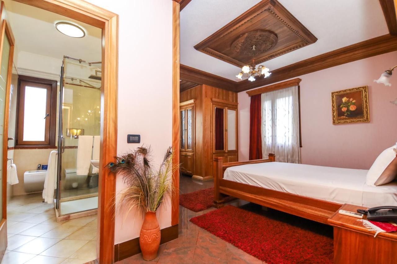 Brilant Antik Hotel Тирана Екстериор снимка