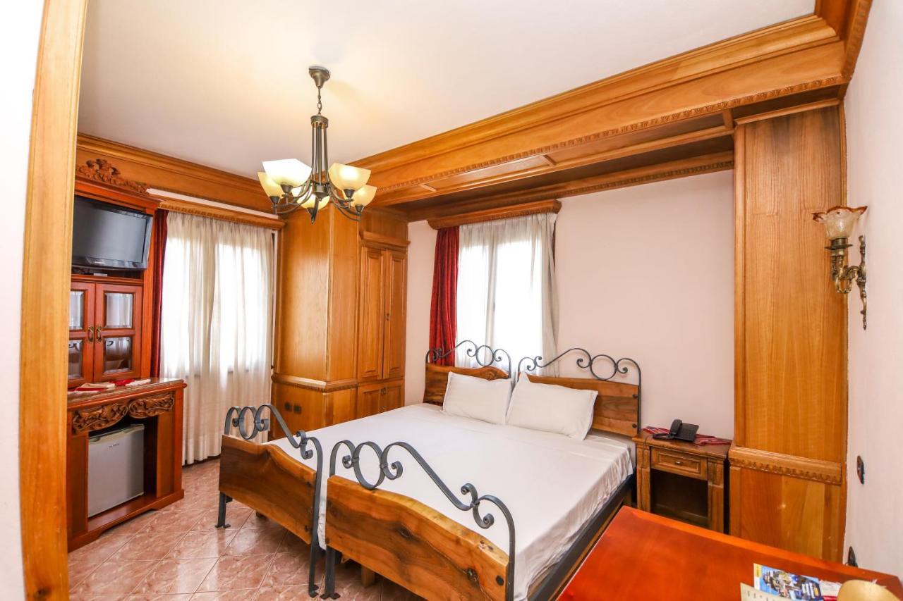 Brilant Antik Hotel Тирана Екстериор снимка