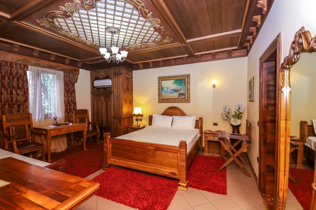 Brilant Antik Hotel Тирана Екстериор снимка