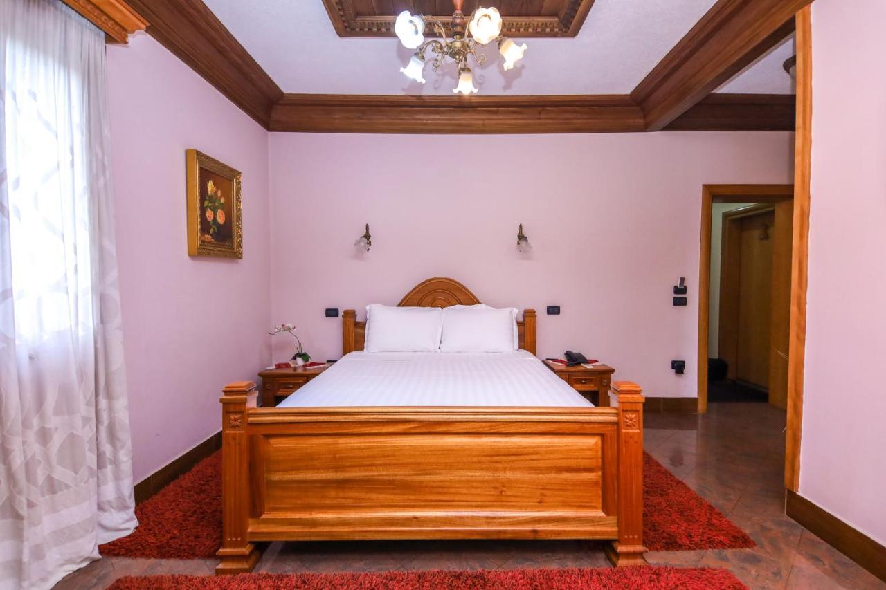 Brilant Antik Hotel Тирана Екстериор снимка
