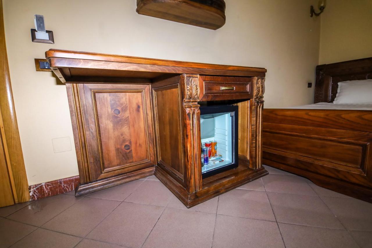 Brilant Antik Hotel Тирана Екстериор снимка