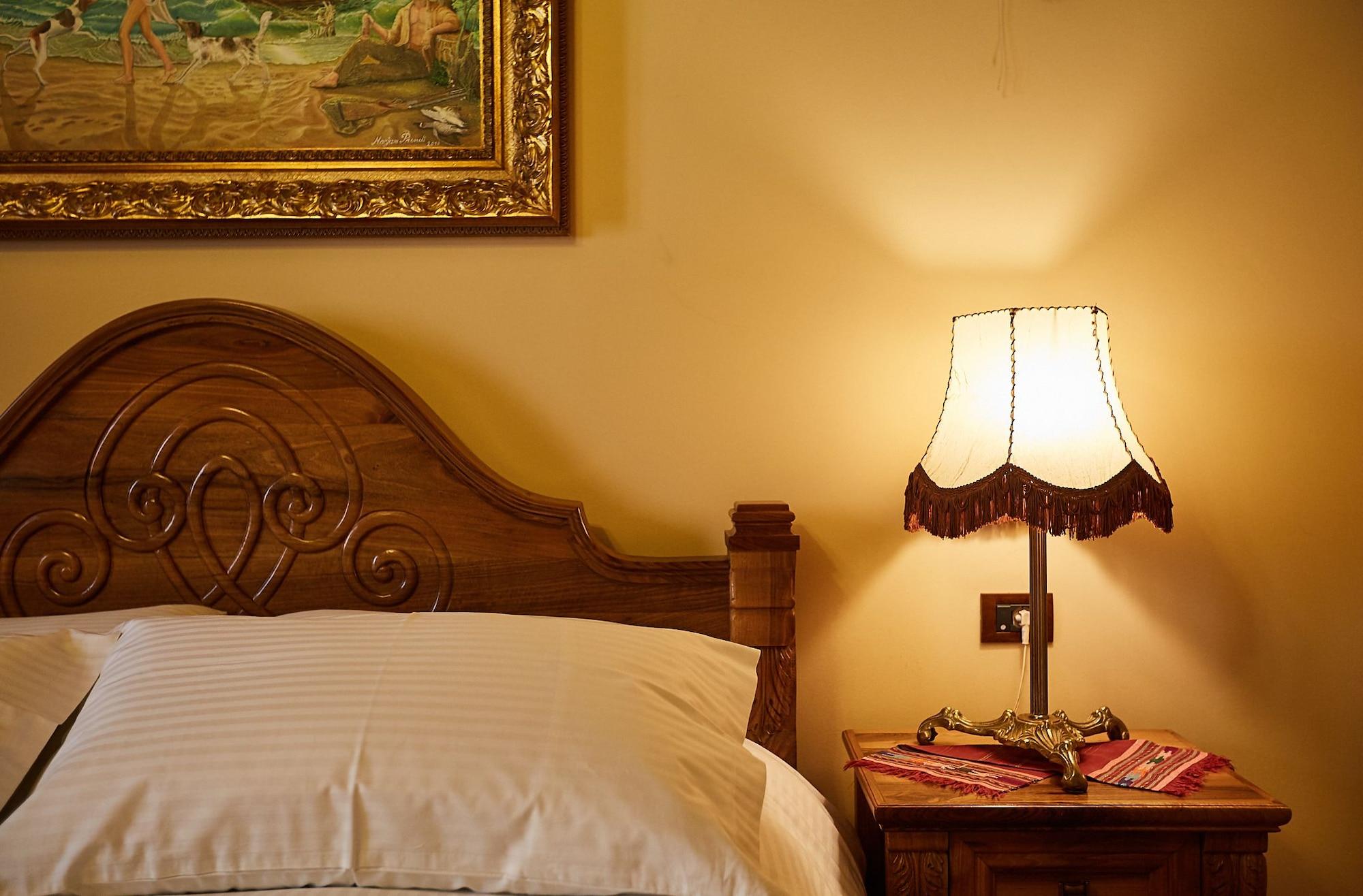 Brilant Antik Hotel Тирана Екстериор снимка