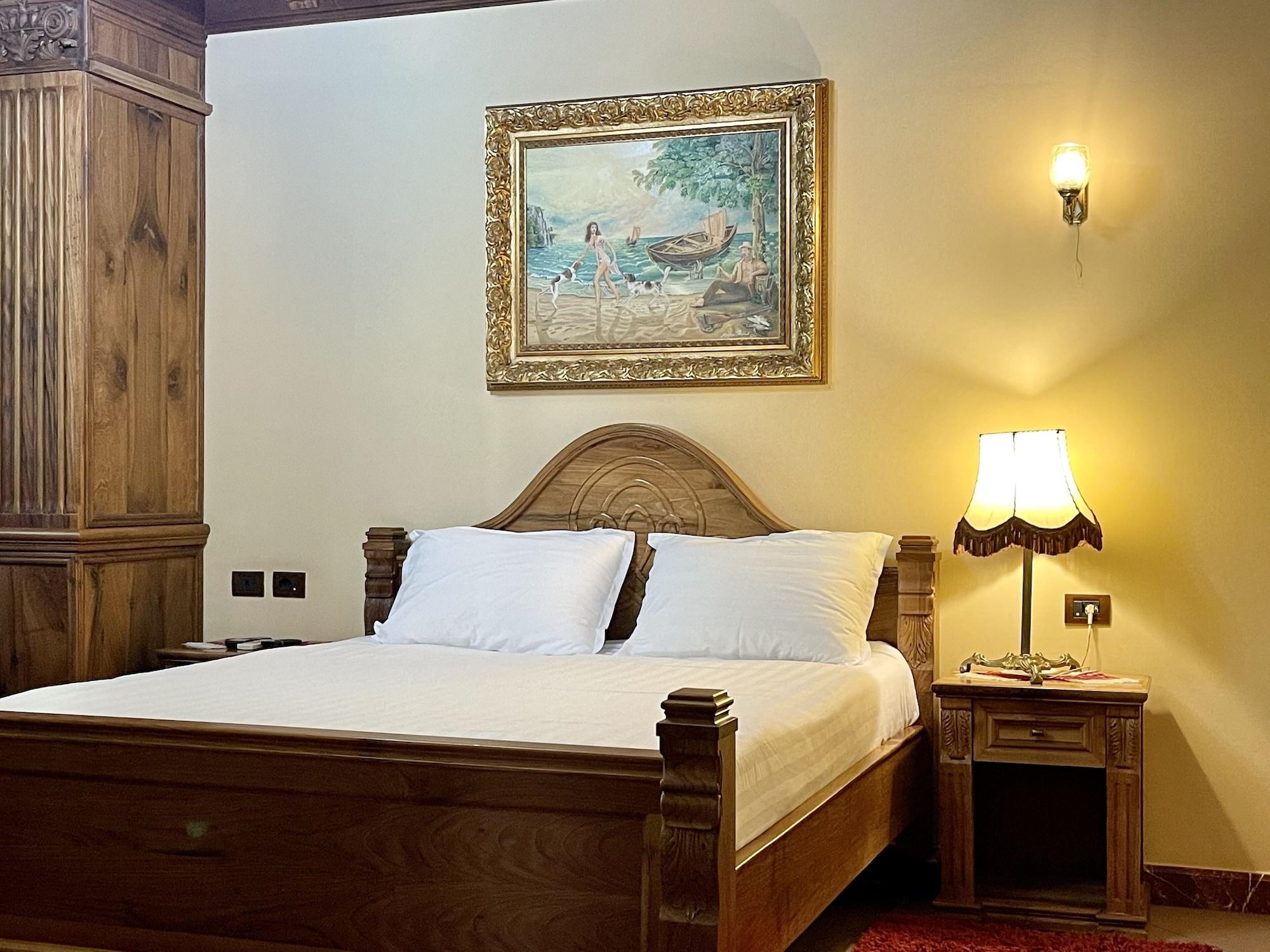 Brilant Antik Hotel Тирана Екстериор снимка