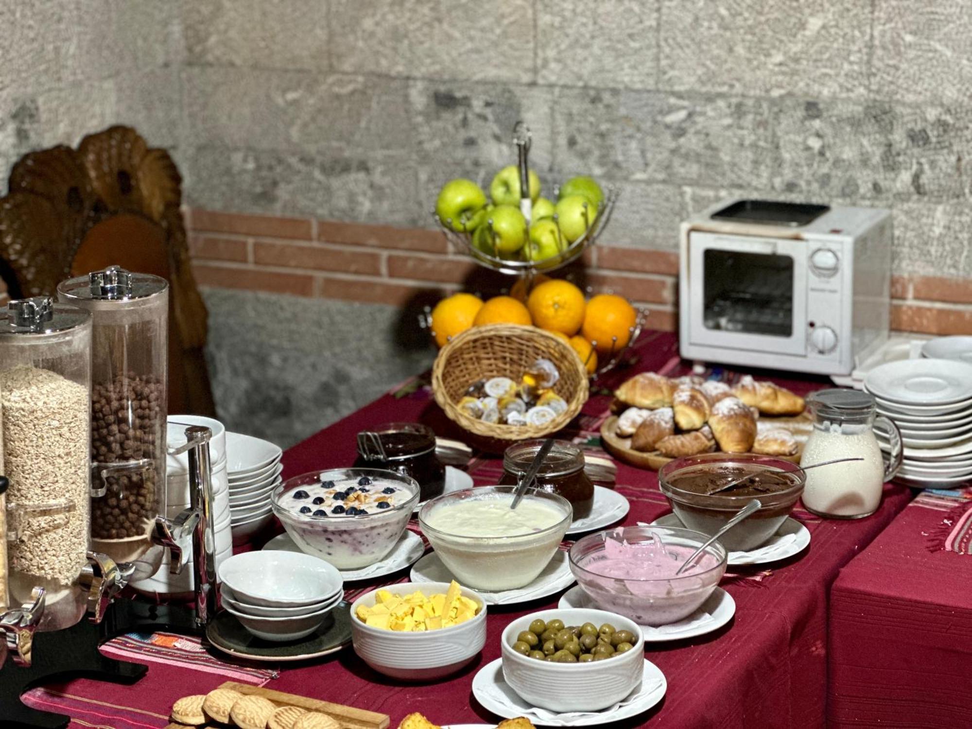 Brilant Antik Hotel Тирана Екстериор снимка