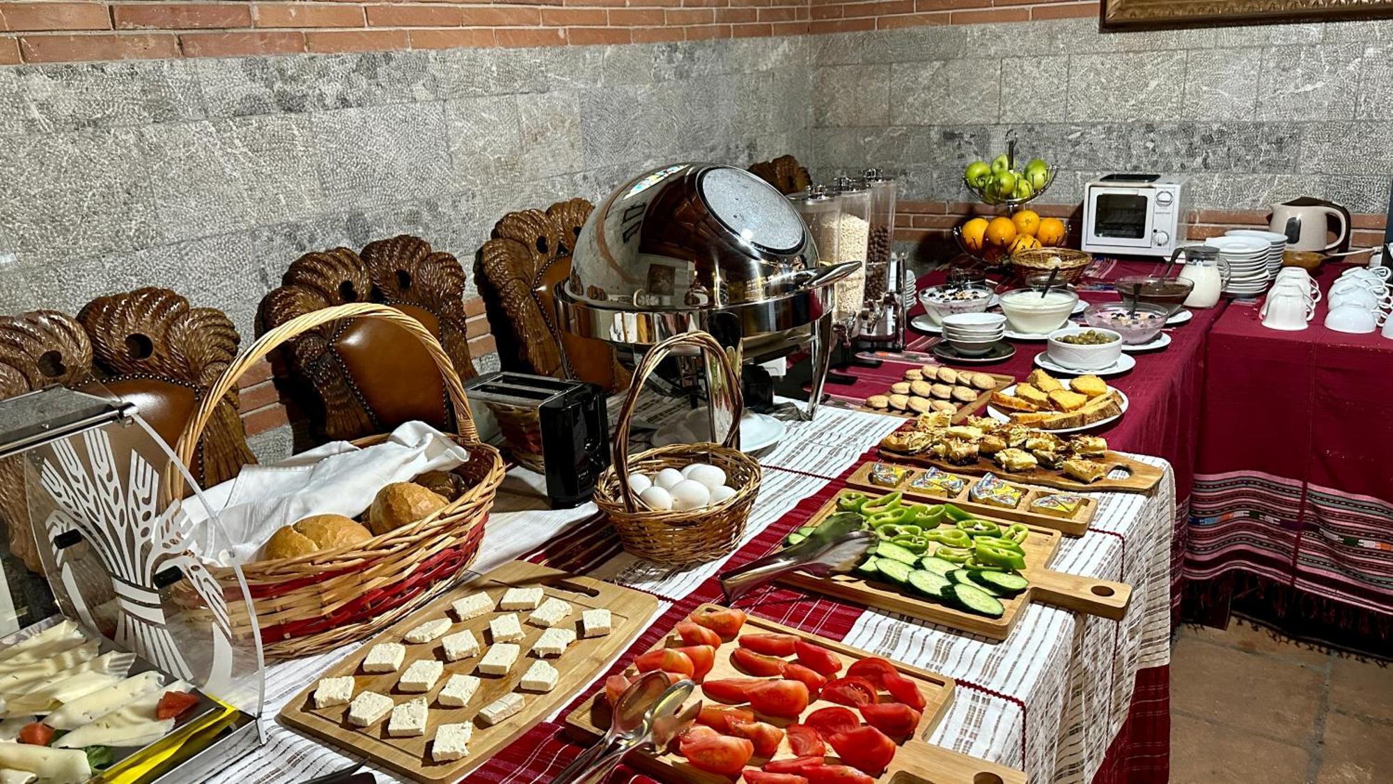 Brilant Antik Hotel Тирана Екстериор снимка