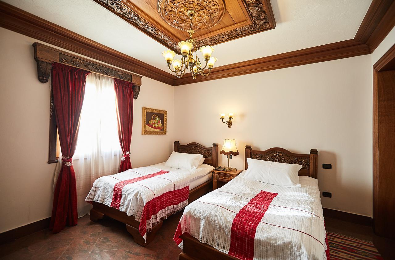 Brilant Antik Hotel Тирана Екстериор снимка