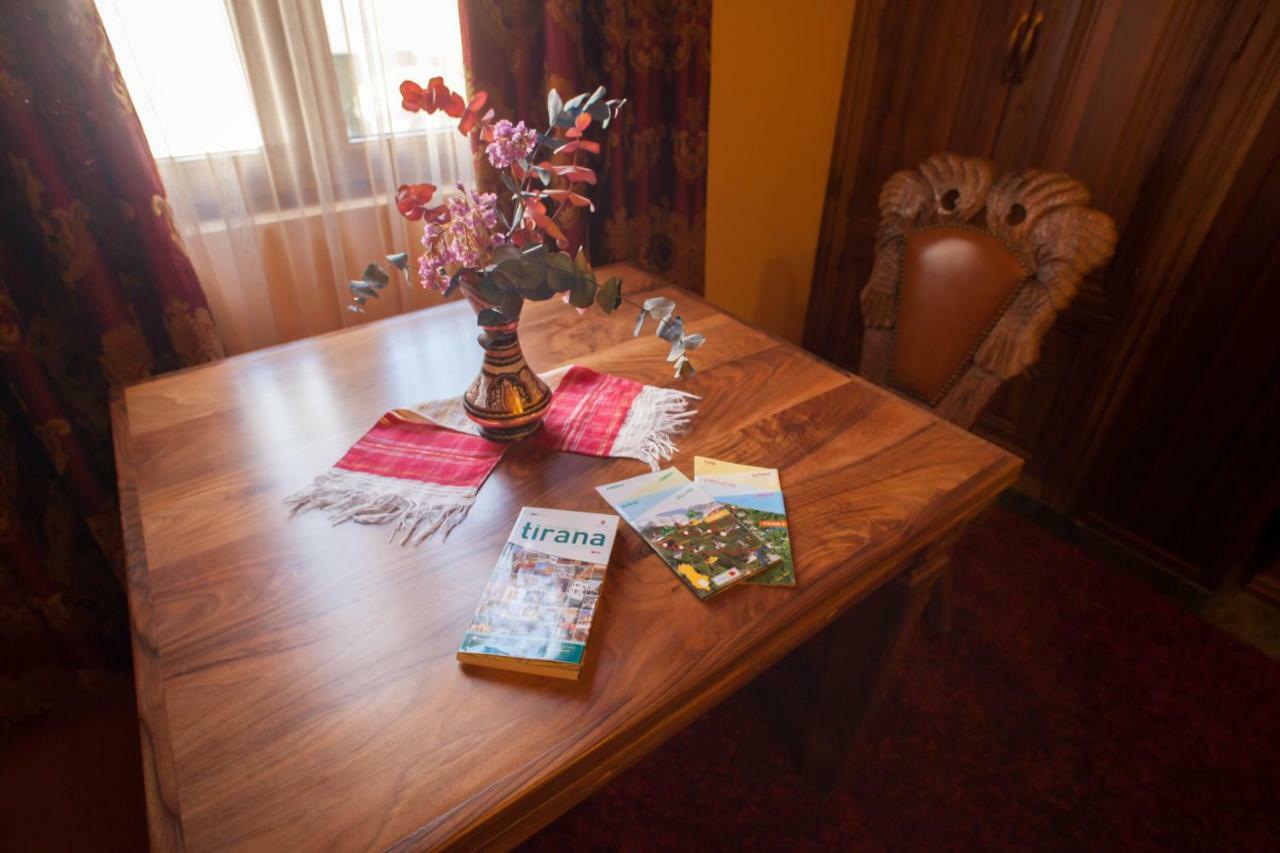 Brilant Antik Hotel Тирана Екстериор снимка